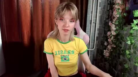 Snapshot of madelaines chatting on May 2026 03:02:01 AM madelaines online show from May 2026 03:02:01 AM