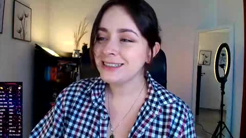 Snapshot of madelamee chatting on February 2026 08:27:02 PM madelamee online show from February 2026 08:27:02 PM