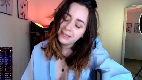 Snapshot of madelamee chatting on April 2026 05:10:02 PM madelamee online show from April 2026 05:10:02 PM