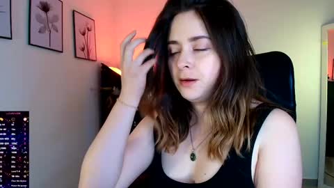 Snapshot of madelamee chatting on April 2026 09:08:01 PM madelamee online show from April 2026 09:08:01 PM