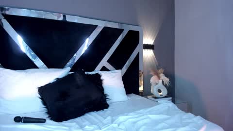 Snapshot of madelinejones__ chatting on January 2025 06:00:01 PM Mady online show from January 2025 06:00:01 PM