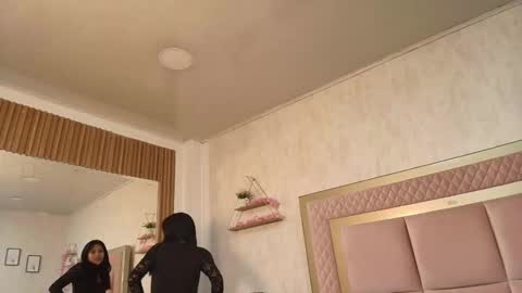 madhison_5 online show from April 2026 11:58:02 AM