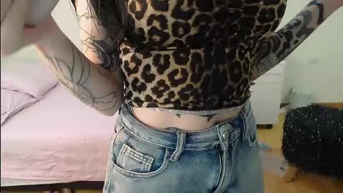 Snapshot of madison_v chatting on January 2025 03:43:02 AM madison online show from January 2025 03:43:02 AM