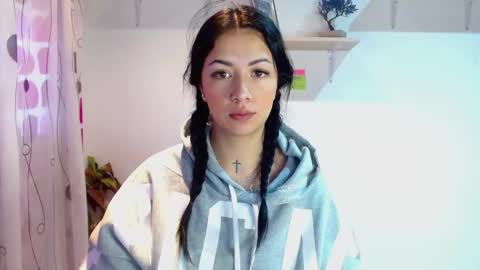 Snapshot of madisoncambel chatting on December 2024 01:33:01 PM Madison Cambel online show from December 2024 01:33:01 PM