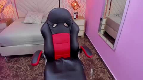 madisonclain online show from November 2025 03:27:02 AM