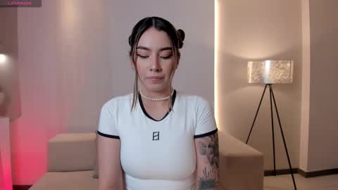 Maddi Collins online show from November 2025 07:34:01 PM