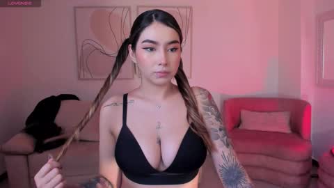 Maddi Collins online show from November 2025 12:15:02 PM