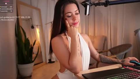 Snapshot of madisonlara chatting on March 2025 05:49:01 PM madisonlara online show from March 2025 05:49:01 PM
