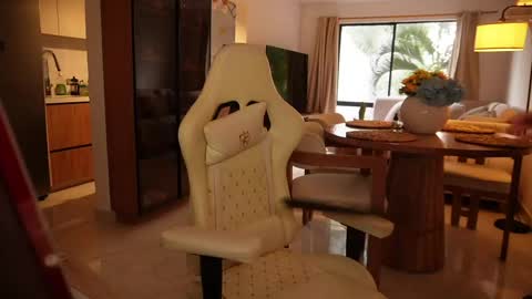 Snapshot of madisonlara chatting on May 2026 10:15:02 PM madisonlara online show from May 2026 10:15:02 PM