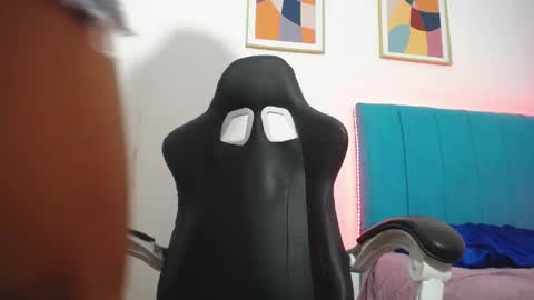 madisson_jones18 online show from April 2026 11:45:02 AM