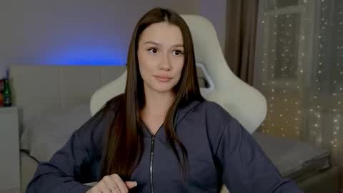 Madi Soon online show from October 2025 05:28:01 PM