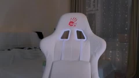 Madi Soon online show from October 2025 06:20:02 PM