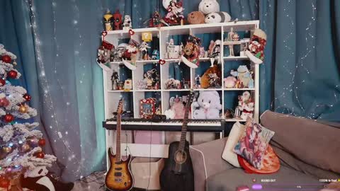 Snapshot of madnessalise chatting on December 2025 03:06:01 PM Alice online show from December 2025 03:06:01 PM