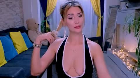 Snapshot of madyeroberts chatting on December 2025 10:29:01 PM Madye Roberts online show from December 2025 10:29:01 PM