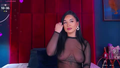 Snapshot of madyluxx chatting on October 2025 07:02:01 PM MadyLuxx online show from October 2025 07:02:01 PM