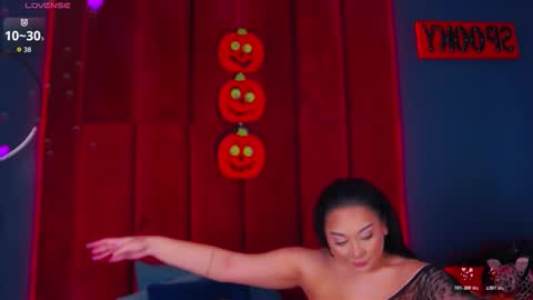 Snapshot of madyluxx chatting on November 2025 08:22:02 PM MadyLuxx online show from November 2025 08:22:02 PM