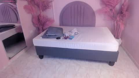 Snapshot of madyscarlett chatting on October 2025 11:43:01 AM madyscarlett online show from October 2025 11:43:01 AM