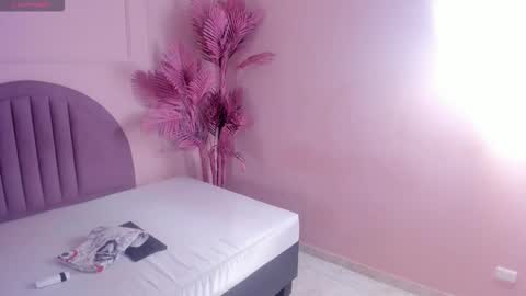 Snapshot of madyscarlett chatting on October 2025 12:05:01 PM madyscarlett online show from October 2025 12:05:01 PM