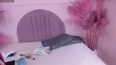 Snapshot of madyscarlett chatting on October 2025 11:43:01 AM madyscarlett online show from October 2025 11:43:01 AM