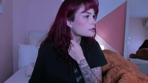 Snapshot of mae_lyra chatting on November 2025 09:37:02 PM Mae Lyra online show from November 2025 09:37:02 PM