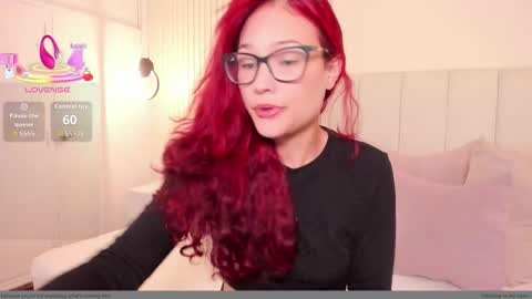 Snapshot of mae_lyra chatting on December 2025 04:34:01 PM Mae Lyra online show from December 2025 04:34:01 PM