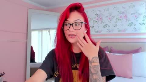 Mae Lyra online show from April 2026 05:33:02 PM