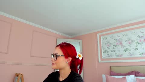 Mae Lyra online show from April 2026 05:18:01 PM