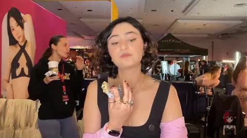 Snapshot of maevemads chatting on February 2026 02:15:02 AM Meaves online show from February 2026 02:15:02 AM