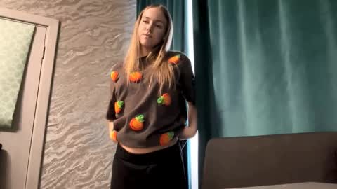 Snapshot of mafaldatefera chatting on March 2026 06:17:02 AM Sara online show from March 2026 06:17:02 AM