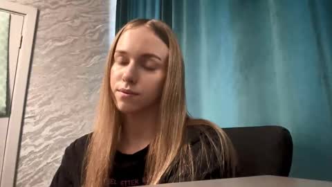 Snapshot of mafaldatefera chatting on March 2026 06:07:01 AM Sara online show from March 2026 06:07:01 AM