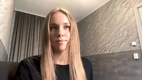 Snapshot of mafaldatefera chatting on March 2026 06:25:01 AM Sara online show from March 2026 06:25:01 AM