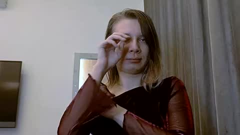 Snapshot of magaretunion chatting on November 2025 05:48:02 PM Margaret online show from November 2025 05:48:02 PM