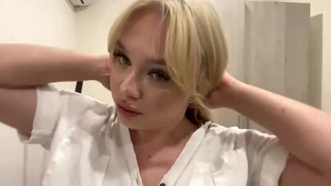 Molly online show from April 2026 04:13:02 PM