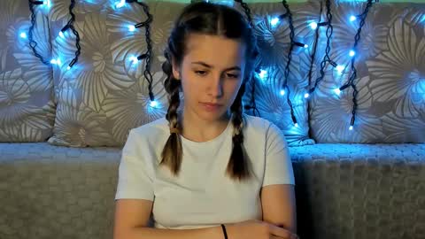 Maggie online show from December 2025 12:30:01 AM