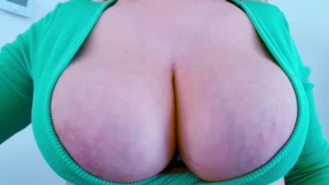 Snapshot of maggielandrin chatting on November 2025 11:54:01 AM Maggie online show from November 2025 11:54:01 AM