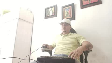 magic_milk23 online show from September 2025 07:04:01 PM