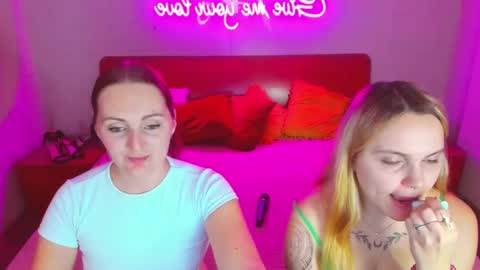Lili and Bella online show from March 2025 10:45:02 AM