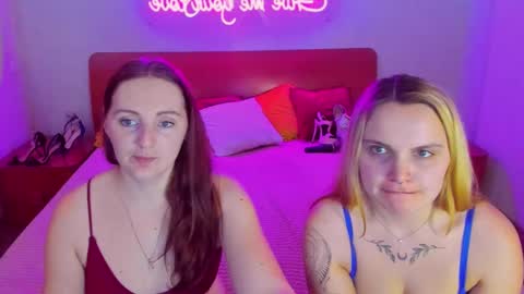 Lili and Bella online show from March 2025 10:19:01 AM