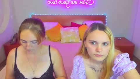 Lili and Bella online show from September 2025 06:40:02 PM