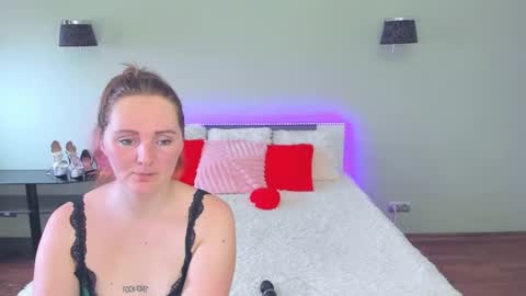 Lili and Bella online show from February 2026 07:18:02 AM