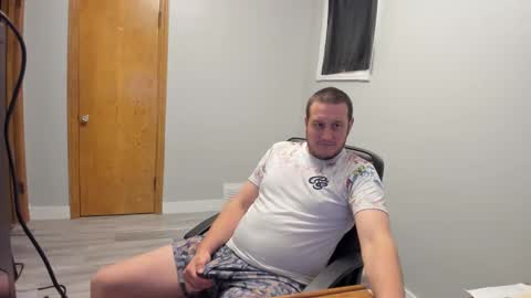 Snapshot of magicman176 chatting on November 2025 01:37:02 PM Magic176 online show from November 2025 01:37:02 PM