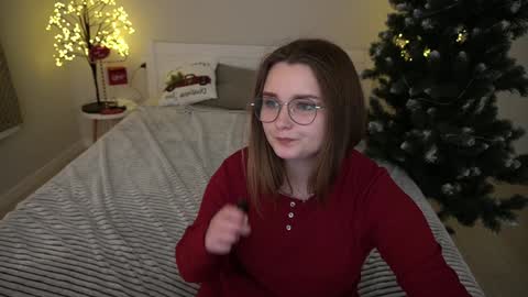 Snapshot of magicpeachhs chatting on December 2024 05:30:02 PM Emily online show from December 2024 05:30:02 PM