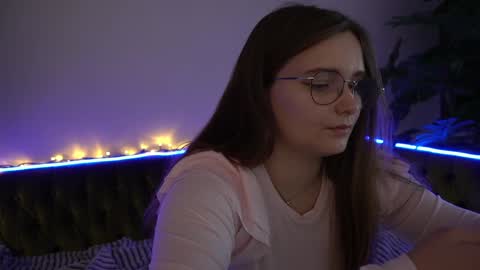 Snapshot of magicpeachhs chatting on December 2024 06:16:01 PM Emily online show from December 2024 06:16:01 PM