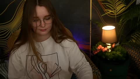 Snapshot of magicpeachhs chatting on December 2024 03:08:02 PM Emily online show from December 2024 03:08:02 PM