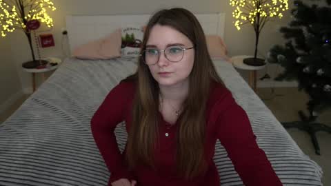 Snapshot of magicpeachhs chatting on December 2024 08:12:02 PM Emily online show from December 2024 08:12:02 PM