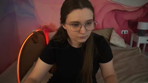 Snapshot of magicpeachhs chatting on September 2025 12:51:02 PM Emily online show from September 2025 12:51:02 PM
