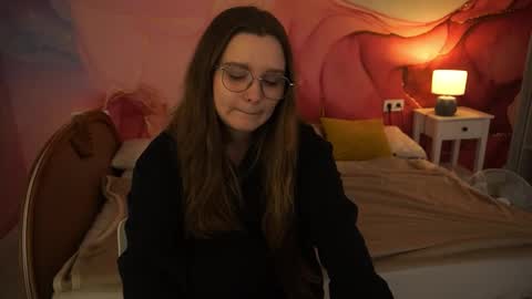 Snapshot of magicpeachhs chatting on September 2025 07:57:01 AM Emily online show from September 2025 07:57:01 AM