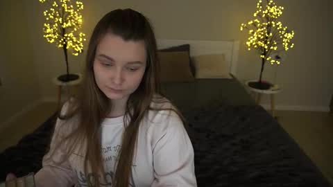 Snapshot of magicpeachhs chatting on October 2025 07:05:02 AM Emily online show from October 2025 07:05:02 AM