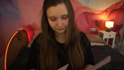 Snapshot of magicpeachhs chatting on October 2025 06:10:02 AM Emily online show from October 2025 06:10:02 AM