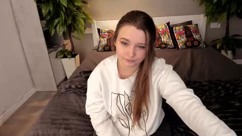 Snapshot of magicpeachhs chatting on October 2025 01:53:02 PM Emily online show from October 2025 01:53:02 PM